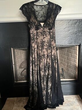 NWT Popilush Lace Overlay Maxi Dress Size M